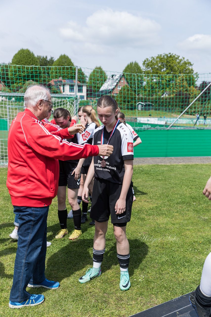 Bild 69 - wBJ SH-Pokalfinale  Holstein-Kiel - SV Viktoria : Ergebnis: 1:0